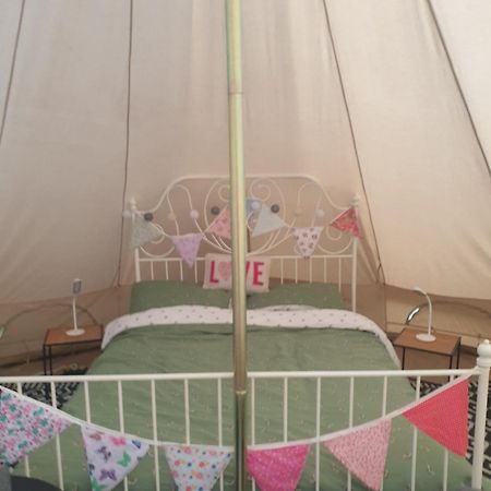 מלון Orgères-la-Roche Wildberry Glamping מראה חיצוני תמונה