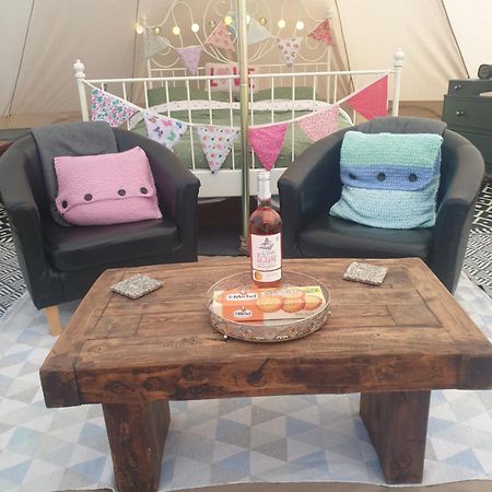מלון Orgères-la-Roche Wildberry Glamping מראה חיצוני תמונה